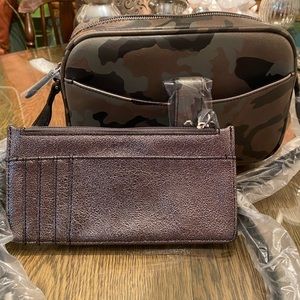Darling camo crossbody